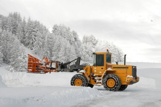 Уборка и вывоз снега спецтехникой стоимость услуг и где заказать - Северск