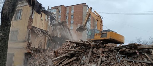 Промышленный снос и демонтаж зданий спецтехникой стоимость услуг и где заказать - Томск
