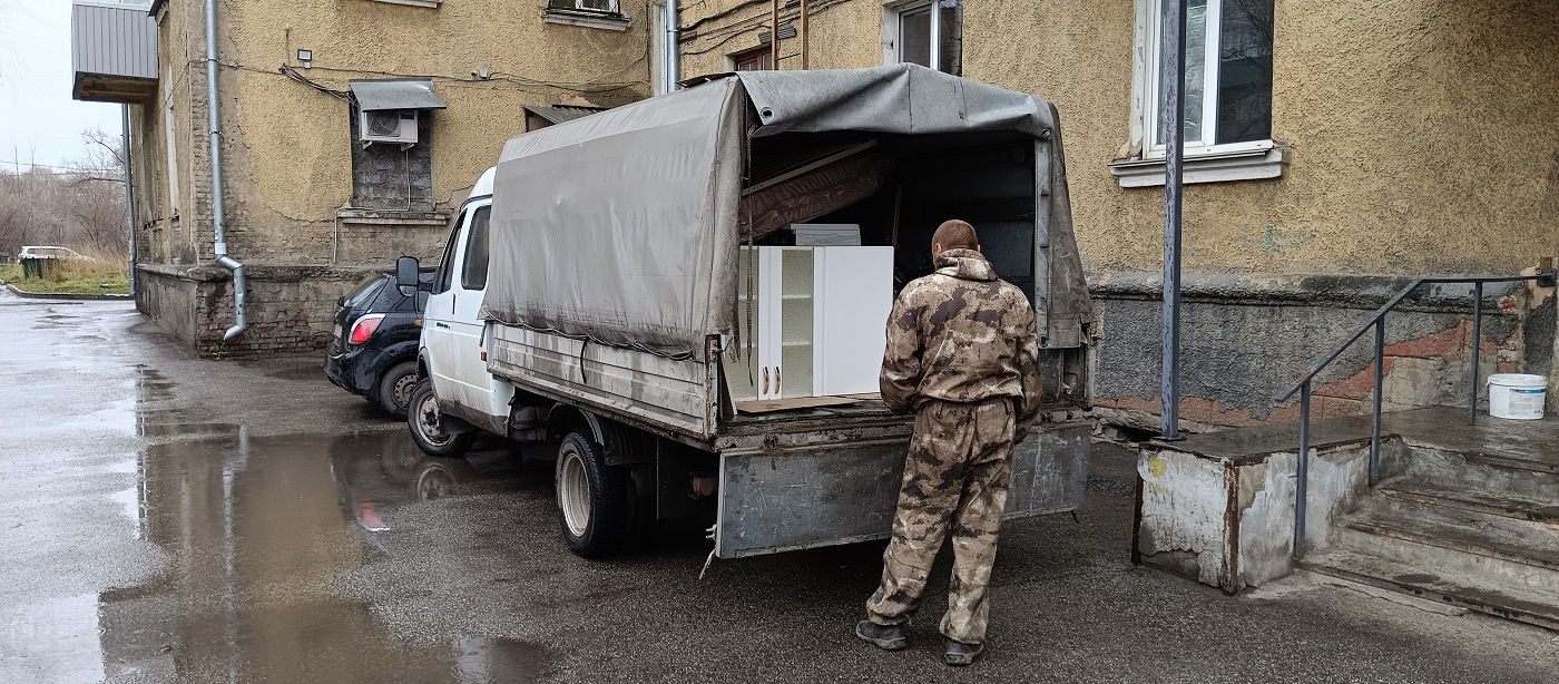 Квартирные перевозки. Погрузка мебели в Газель в Томской области